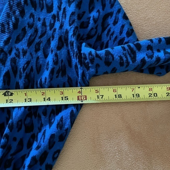 Blue Knit Cropped | size (junior)M? | animal print - Picture 6 of 7